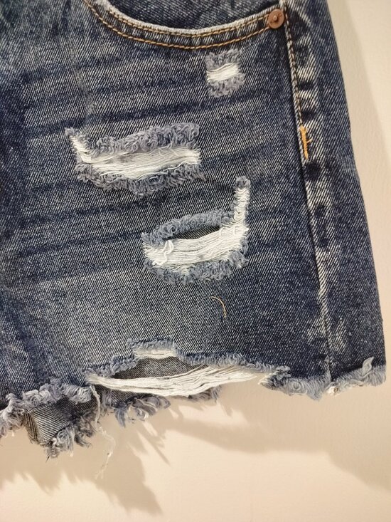 KanCan High Rise Distressed Denim Shorts Button Fly Frayed Hem Size 27 * - Picture 3 of 9